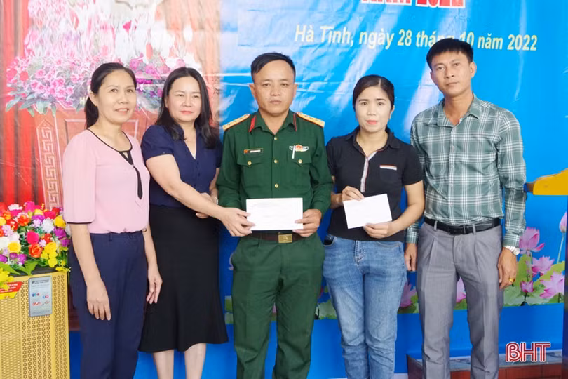 Bàn giao “Nhà đồng đội” cho quân nhân hoàn cảnh khó khăn ở Can Lộc