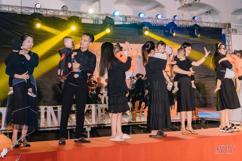 Sôi động đêm hội “Colorful me” của Trường Mầm non Trung Kiên