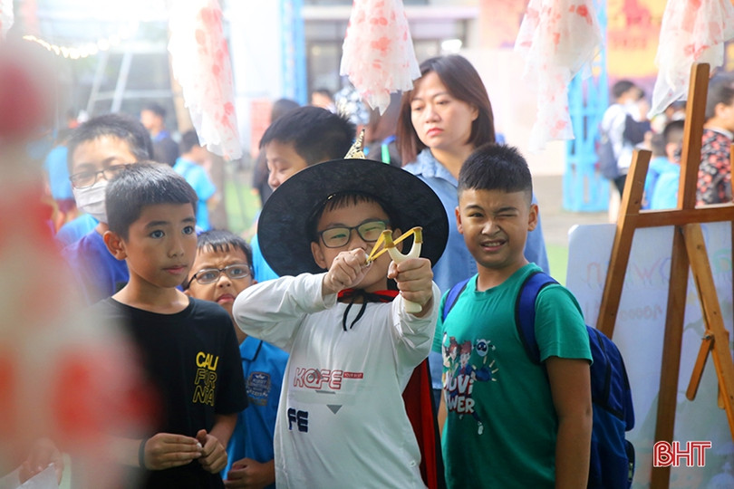 Đêm Halloween đầy sắc màu huyền bí của học sinh Albert Einstein