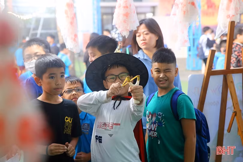 Đêm Halloween đầy sắc màu huyền bí của học sinh Albert Einstein