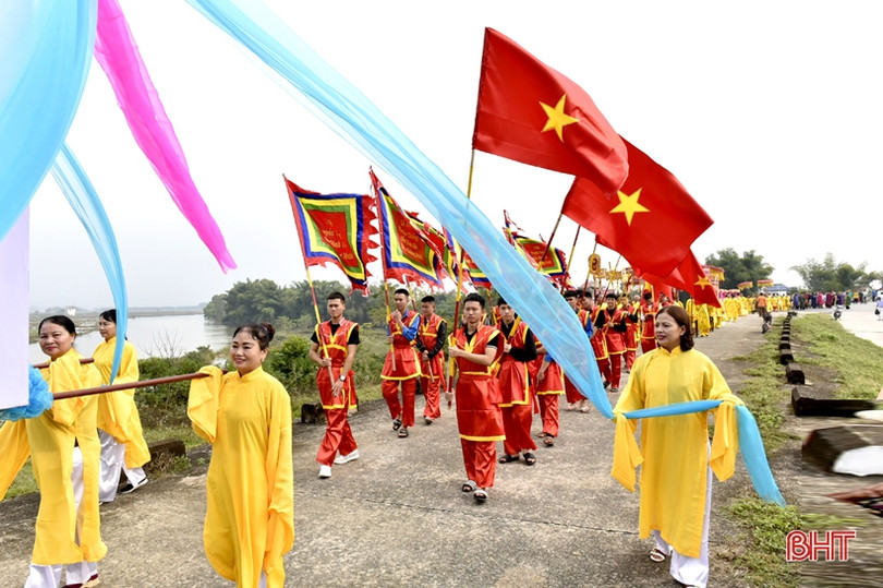 Đặc sắc lễ rước cấp thủy lễ hội Đền Cả - Dinh Đô quan Hoàng Mười