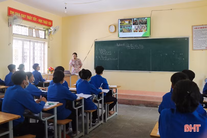 Thi đua nâng cao chất lượng dạy học trong các trường THPT ở Hà Tĩnh