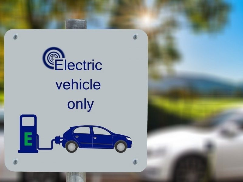 Châu Âu chính thức cấm bán xe xăng từ năm 2035