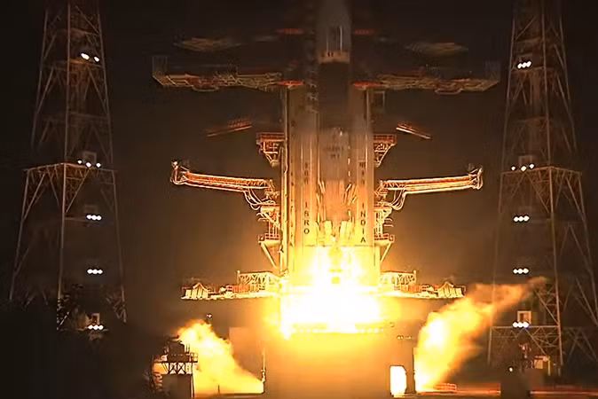 Tên lửa mạnh nhất Ấn Độ phóng cùng lúc 36 vệ tinh