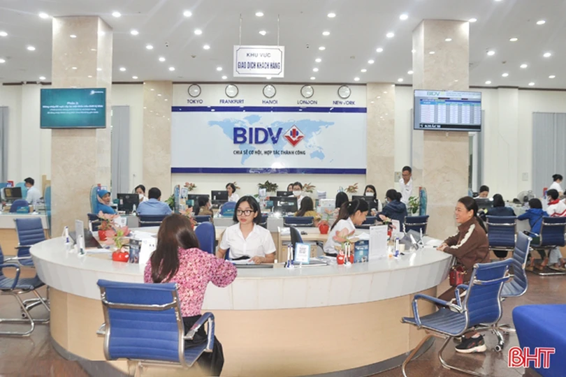 BIDV Hà Tĩnh trao giải đặc biệt chương trình “Đăng ký BIDV SmartBanking - rinh quà chất”