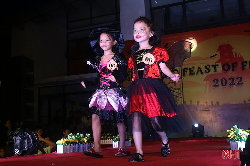 Đêm Halloween đầy sắc màu huyền bí của học sinh Albert Einstein