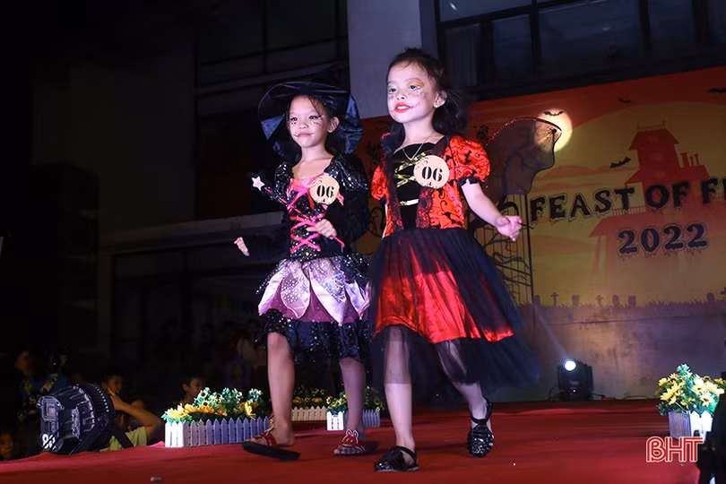 Đêm Halloween đầy sắc màu huyền bí của học sinh Albert Einstein