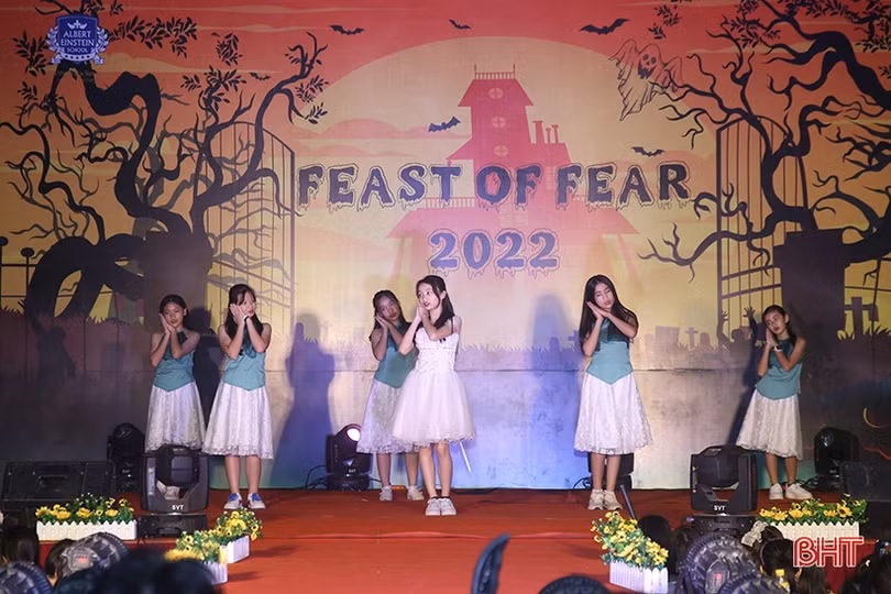 Đêm Halloween đầy sắc màu huyền bí của học sinh Albert Einstein