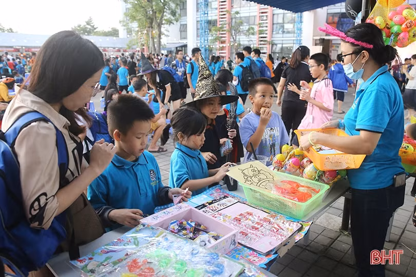 Đêm Halloween đầy sắc màu huyền bí của học sinh Albert Einstein