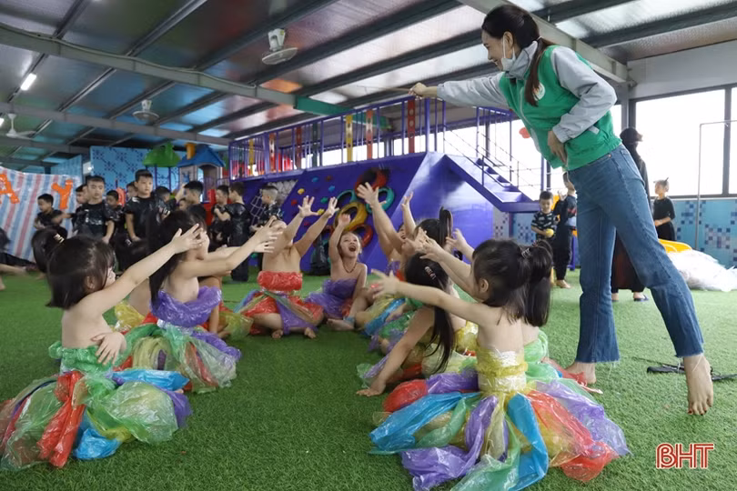 Những khoảnh khắc vui nhộn, đáng yêu của cô và trò Trường Mầm non Trí Đức