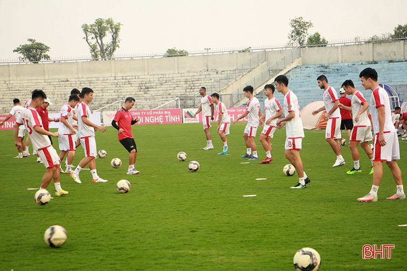 Bùi Tiến Dũng trở lại sân Hà Tĩnh, chuẩn bị đối đầu với đội bóng quê hương