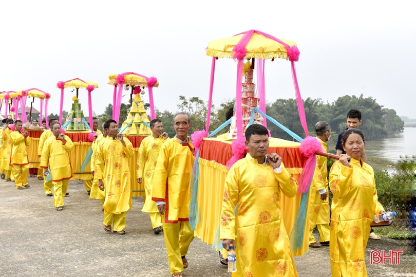 Đặc sắc lễ rước cấp thủy lễ hội Đền Cả - Dinh Đô quan Hoàng Mười