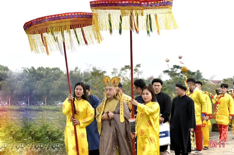 Đặc sắc lễ rước cấp thủy lễ hội Đền Cả - Dinh Đô quan Hoàng Mười