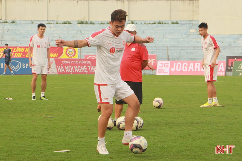 Bùi Tiến Dũng trở lại sân Hà Tĩnh, chuẩn bị đối đầu với đội bóng quê hương