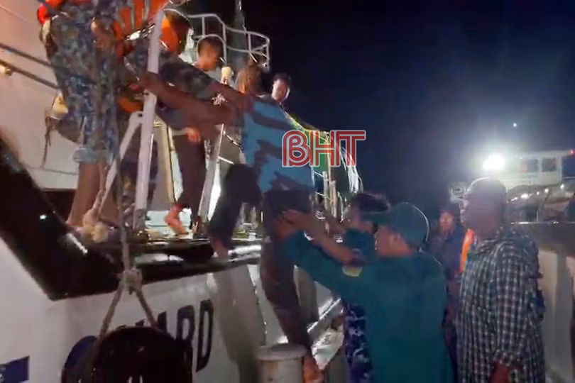 Hà Tĩnh: Tàu vận tải va chạm với tàu cá, 3 thuyền viên mất tích