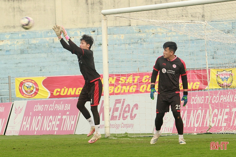 Bùi Tiến Dũng trở lại sân Hà Tĩnh, chuẩn bị đối đầu với đội bóng quê hương