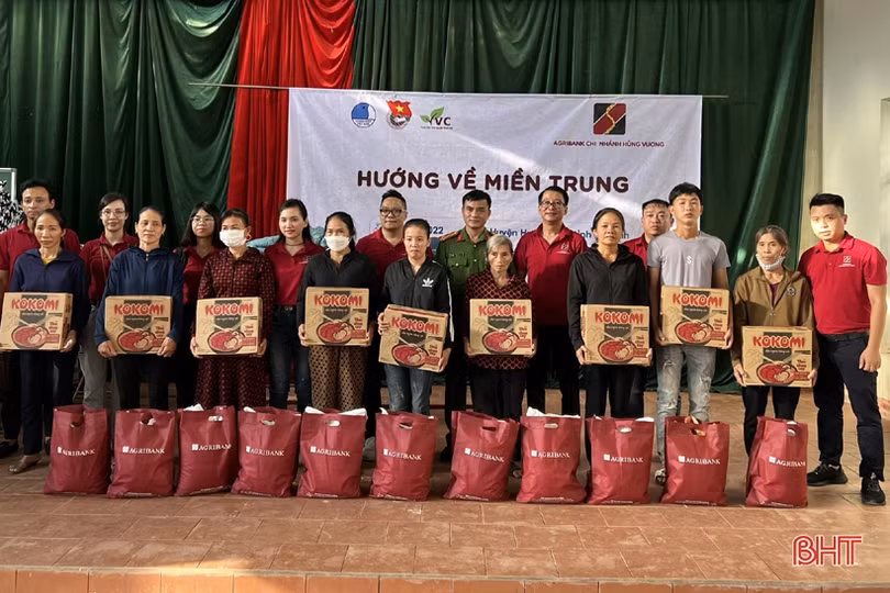 Trao 110 suất quà cho người dân có hoàn cảnh khó khăn ở Hương Sơn