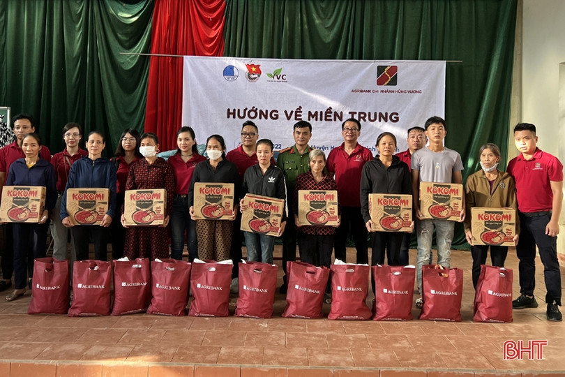 Trao 110 suất quà cho người dân có hoàn cảnh khó khăn ở Hương Sơn