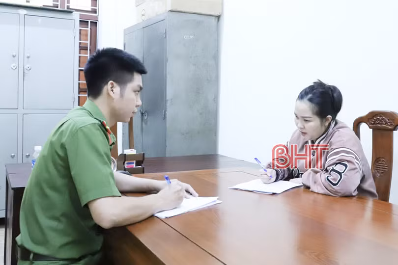 2 mẹ con ở phố núi Hương Sơn tàng trữ hơn 800kg pháo