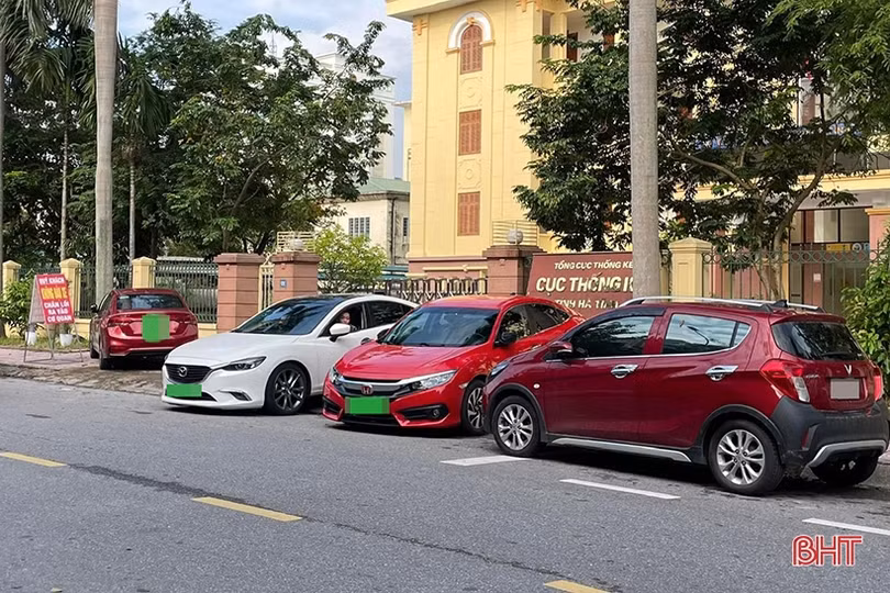 Sớm xử lý tình trạng ô tô “tiện đâu đậu đấy”!