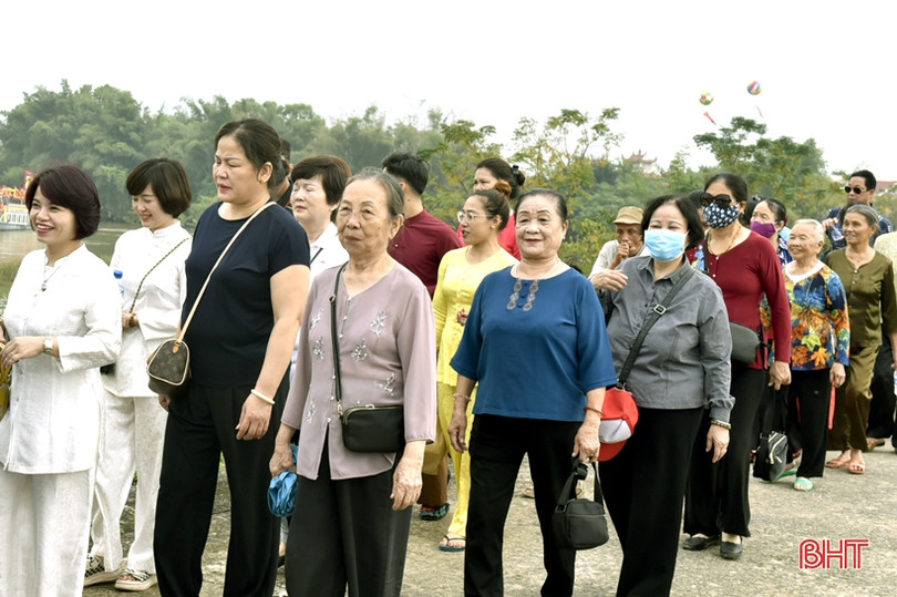 Đặc sắc lễ rước cấp thủy lễ hội Đền Cả - Dinh Đô quan Hoàng Mười