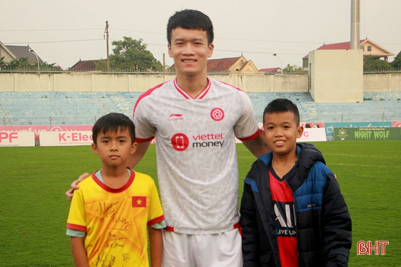 Bùi Tiến Dũng trở lại sân Hà Tĩnh, chuẩn bị đối đầu với đội bóng quê hương