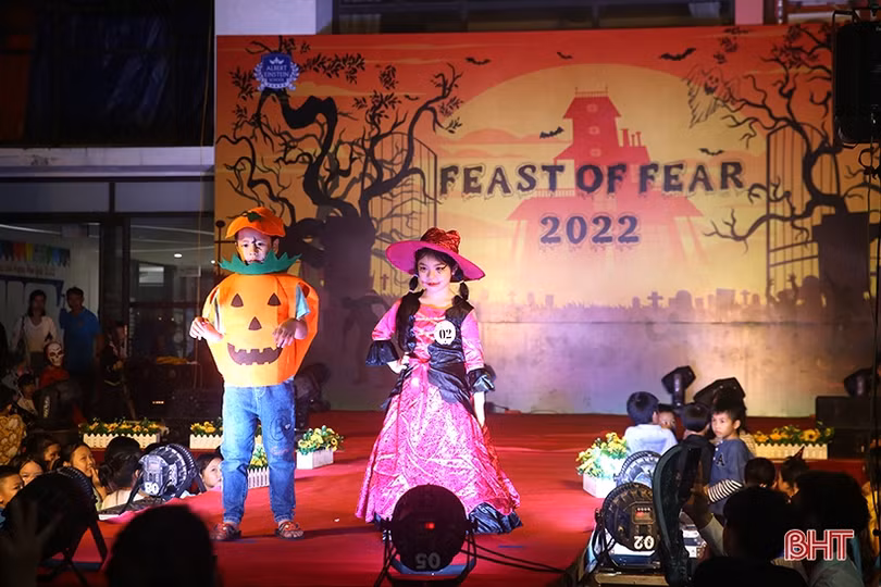 Đêm Halloween đầy sắc màu huyền bí của học sinh Albert Einstein