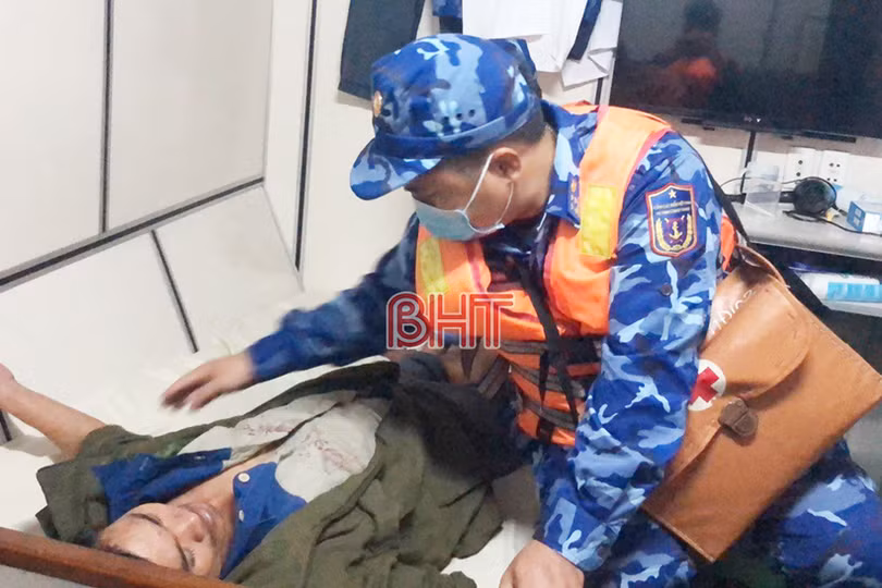 Hà Tĩnh: Tàu vận tải va chạm với tàu cá, 3 thuyền viên mất tích