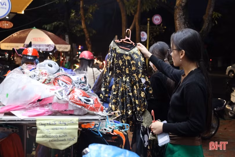 Nườm nượp sắm đồ chơi đêm Halloween ở Hà Tĩnh