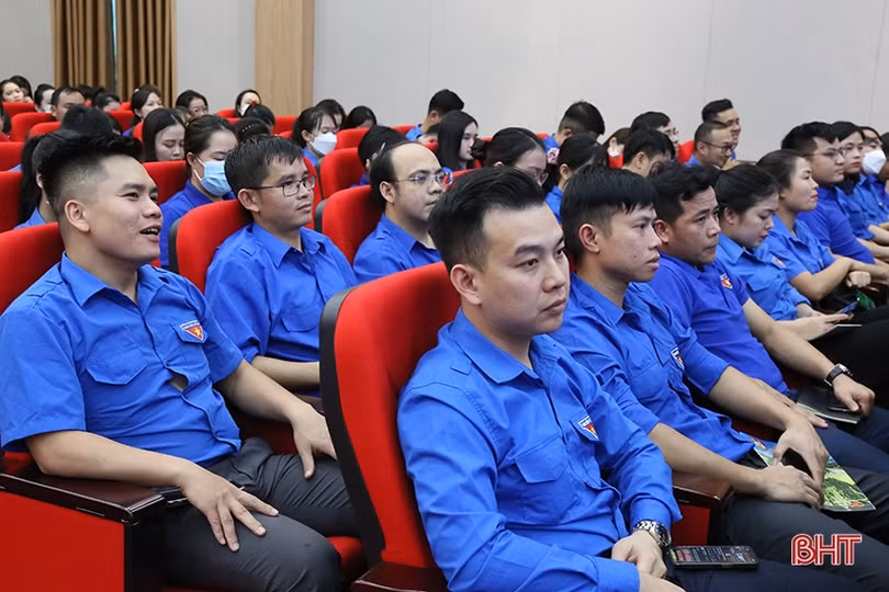 Quán triệt chuyên đề học tập tư tưởng, đạo đức, phong cách Hồ Chí Minh cho gần 250 đoàn viên cốt cán