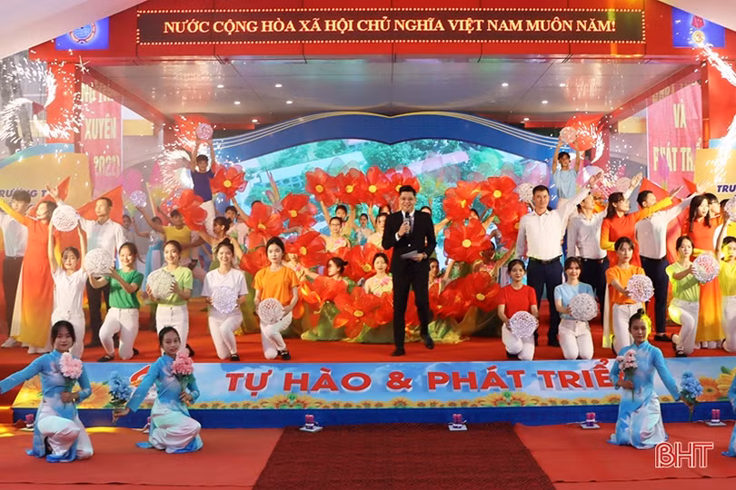 Trường THPT Cẩm Xuyên kỷ niệm 60 năm thành lập