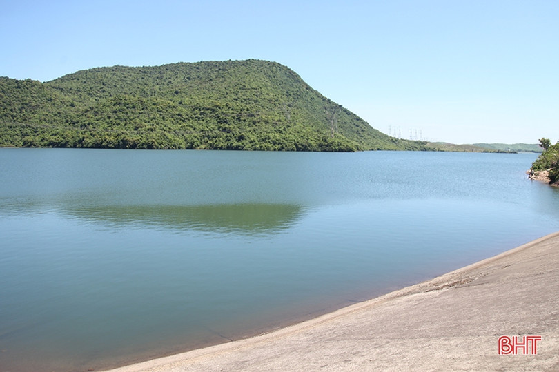 Điều tiết nước 2 hồ chứa lớn ở Hà Tĩnh trước ảnh hưởng mưa lớn