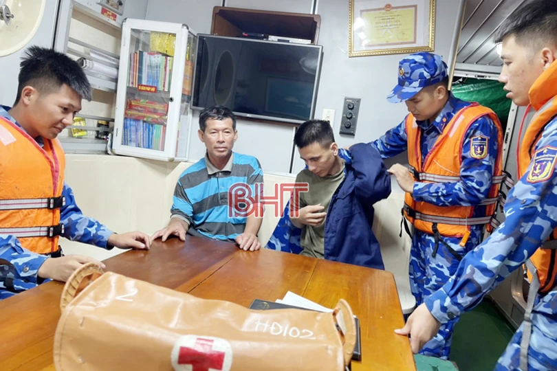 Hà Tĩnh: Tàu vận tải va chạm với tàu cá, 3 thuyền viên mất tích