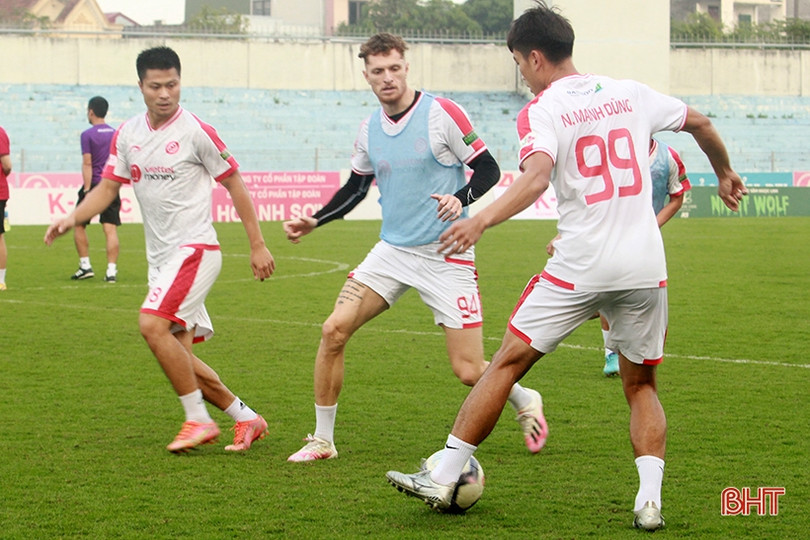 Bùi Tiến Dũng trở lại sân Hà Tĩnh, chuẩn bị đối đầu với đội bóng quê hương