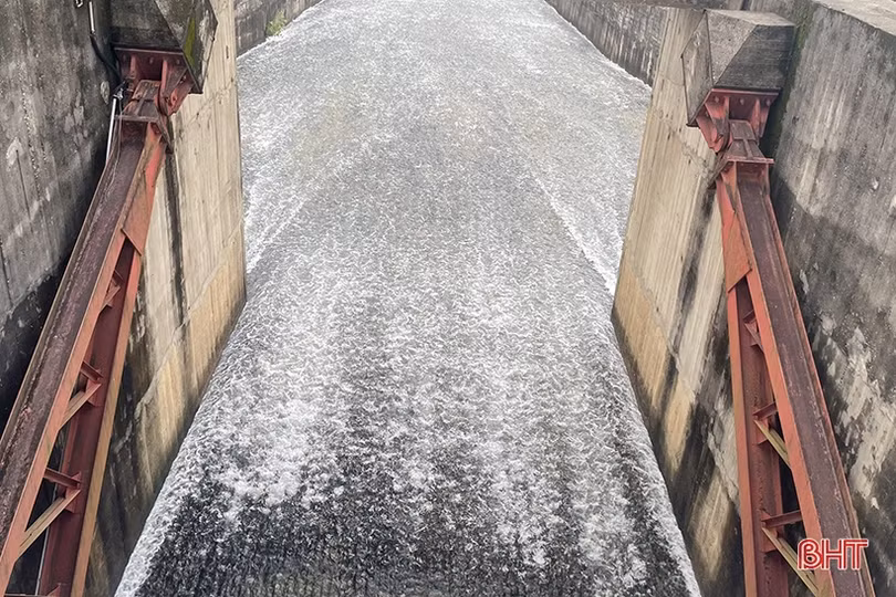 Điều tiết nước 2 hồ chứa lớn ở Hà Tĩnh trước ảnh hưởng mưa lớn