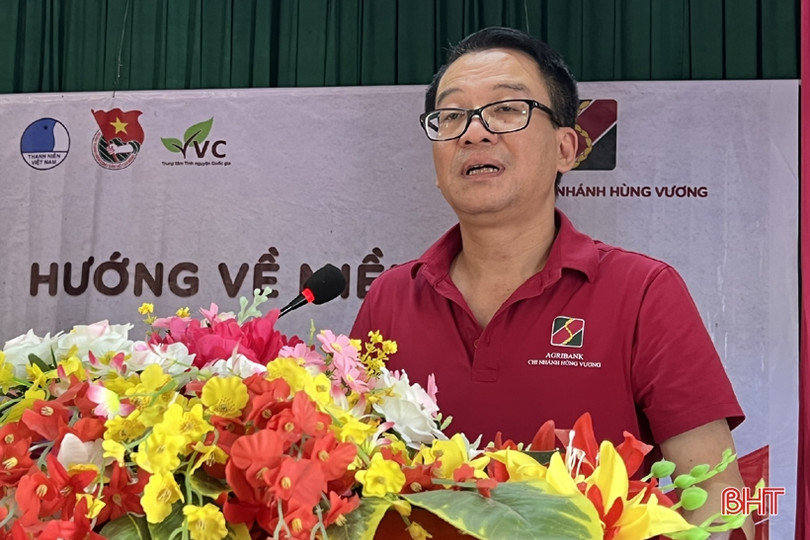 Trao 110 suất quà cho người dân có hoàn cảnh khó khăn ở Hương Sơn