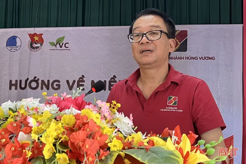 Trao 110 suất quà cho người dân có hoàn cảnh khó khăn ở Hương Sơn