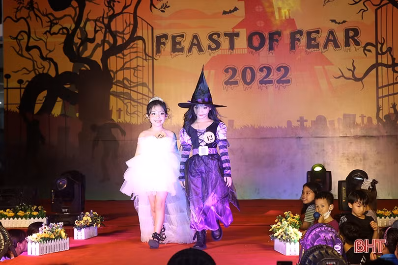 Đêm Halloween đầy sắc màu huyền bí của học sinh Albert Einstein