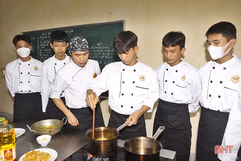 Doanh nghiệp du lịch ở Hà Tĩnh “đau đầu” với bài toán thiếu hụt nhân lực có tay nghề