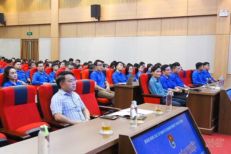 Quán triệt chuyên đề học tập tư tưởng, đạo đức, phong cách Hồ Chí Minh cho gần 250 đoàn viên cốt cán