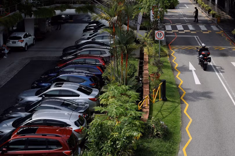 Lạm phát gia tăng, giá giấy phép lái xe ở Singapore cao hơn giá xe máy