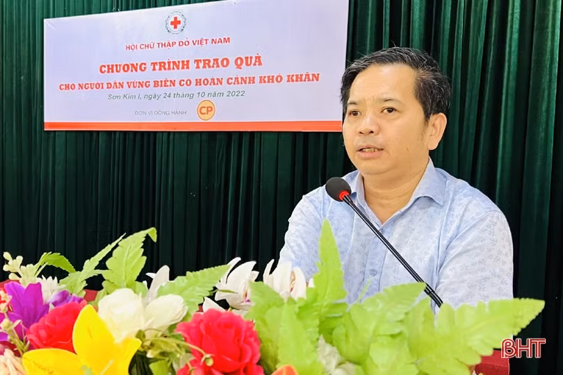 Trung ương Hội Chữ thập đỏ Việt Nam trao quà hỗ trợ người dân khó khăn khu vực biên giới Hà Tĩnh