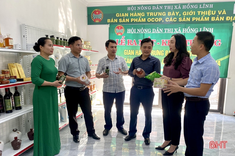 TX Hồng Lĩnh khai trương gian hàng bán sản phẩm OCOP tại di tích Đền Cả