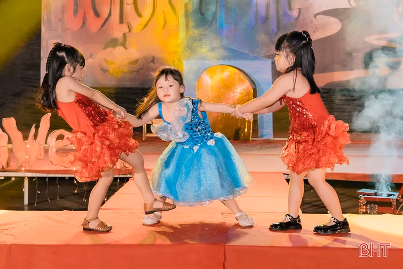 Sôi động đêm hội “Colorful me” của Trường Mầm non Trung Kiên