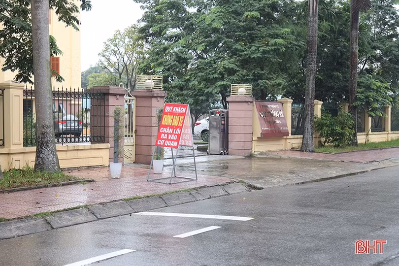 Sớm xử lý tình trạng ô tô “tiện đâu đậu đấy”!