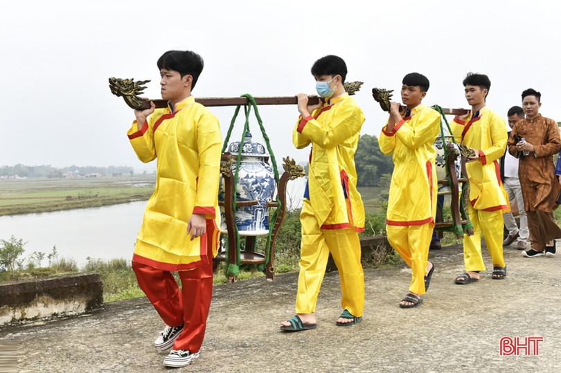 Đặc sắc lễ rước cấp thủy lễ hội Đền Cả - Dinh Đô quan Hoàng Mười