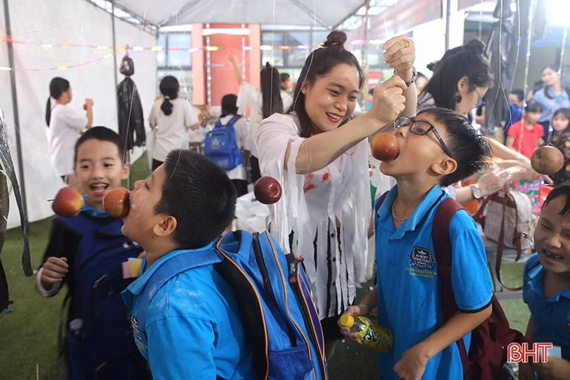 Đêm Halloween đầy sắc màu huyền bí của học sinh Albert Einstein