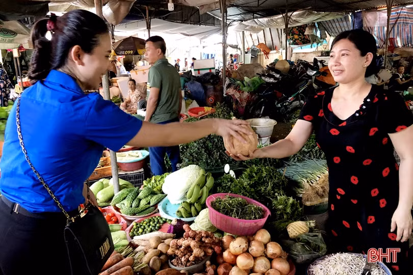 Ấm áp bữa cơm tình nghĩa bên gia đình Mẹ Việt Nam Anh hùng