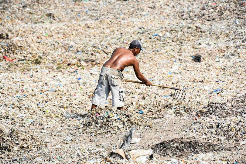 Núi rác thải nhựa khổng lồ nuôi sống những ngôi làng ảnh 6 Núi rác thải nhựa khổng lồ nuôi sống những ngôi làng
