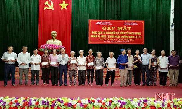 300 triệu đồng trao tận tay đối tượng chính sách ở thị trấn Thạch Hà